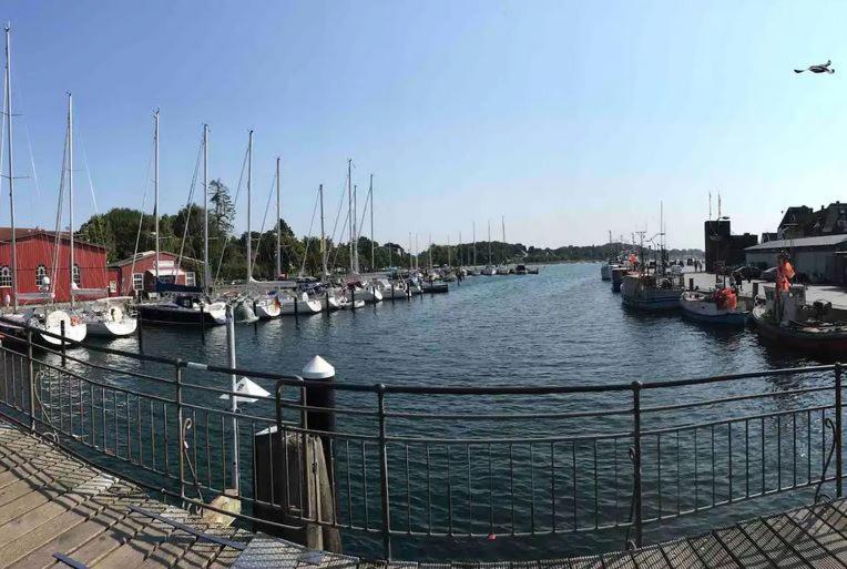 Im Bademantel An Den Strand Mit Terrasse Eckernförde エクステリア 写真