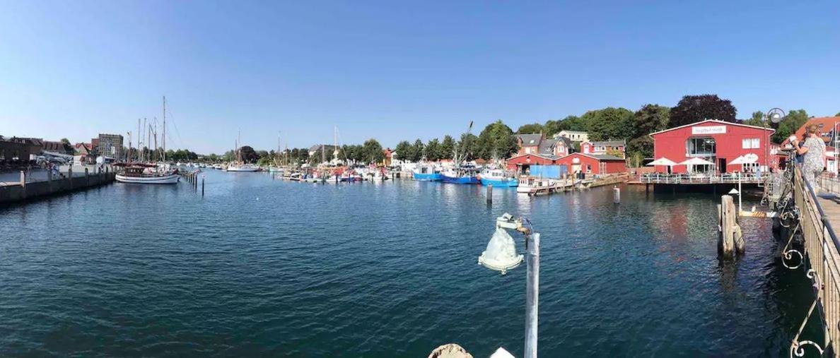 Im Bademantel An Den Strand Mit Terrasse Eckernförde エクステリア 写真