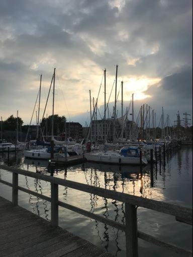 Im Bademantel An Den Strand Mit Terrasse Eckernförde エクステリア 写真